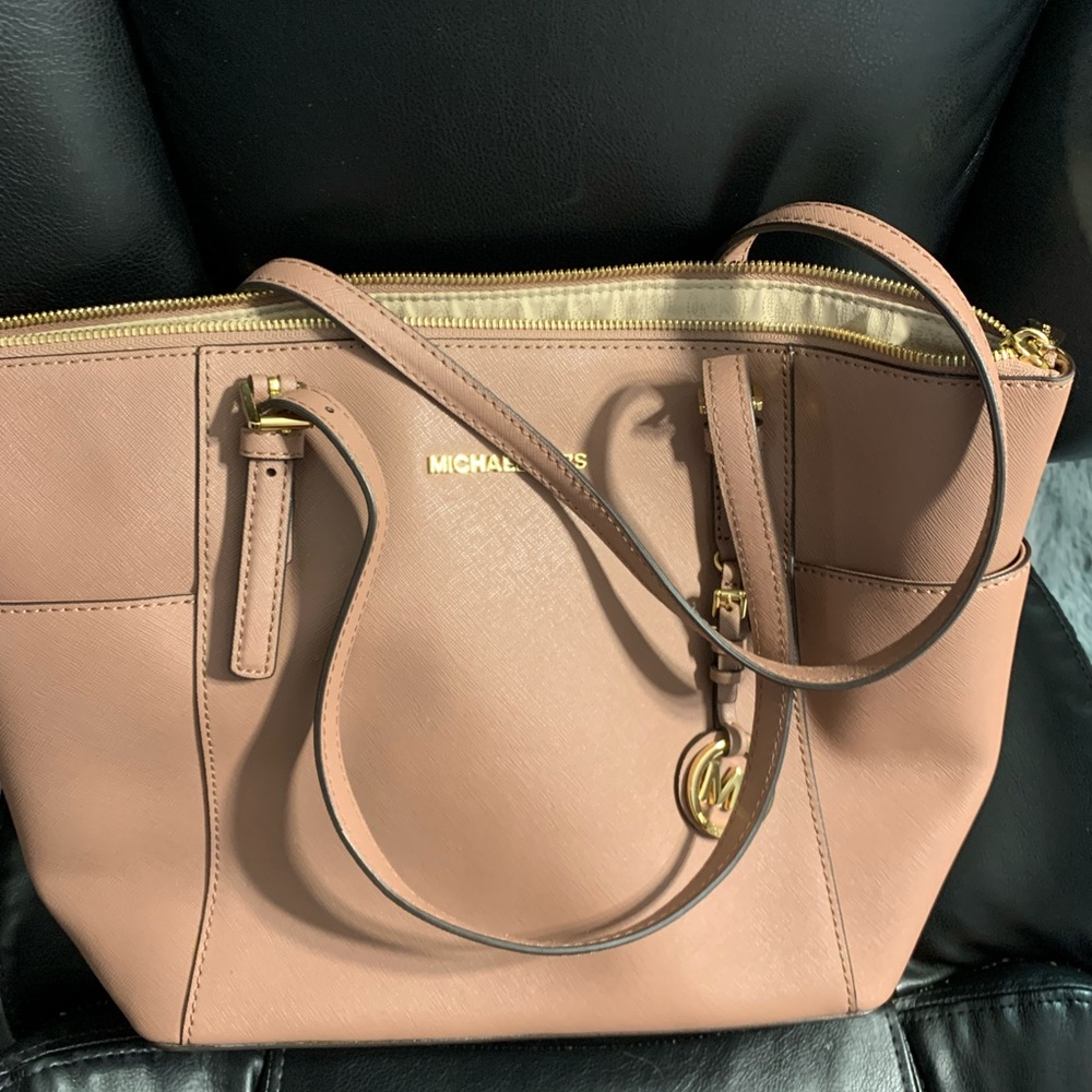 Never used MK blush purse. Comes with dust bag.